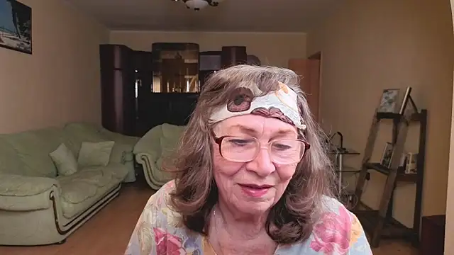 Betty Brick online show from 05-17-26, 04:03