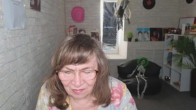 Betty Brick online show from 05-21-26, 02:13