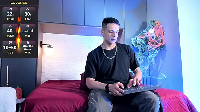 Snapshot of Dustin_Sonne chatting on 10-28-25, 03:43 Dustin Sonne online show from 10-28-25, 03:43