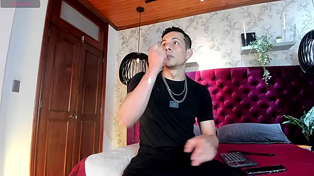 Snapshot of Dustin_Sonne chatting on 11-11-25, 03:50 Dustin Sonne online show from 11-11-25, 03:50