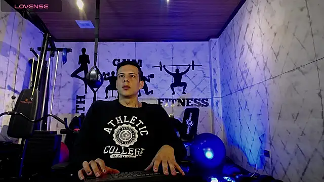 Snapshot of Dustin_Sonne chatting on 11-15-25, 03:48 Dustin Sonne online show from 11-15-25, 03:48