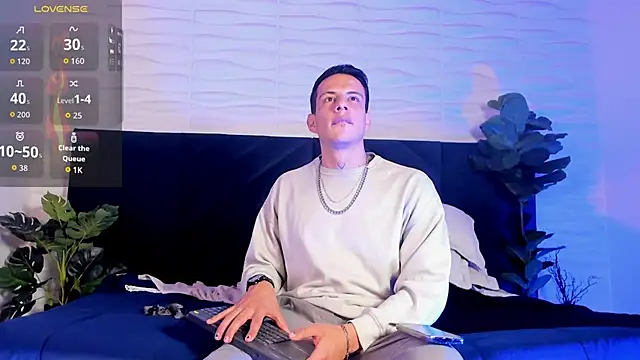 Snapshot of Dustin_Sonne chatting on 11-18-25, 04:06 Dustin Sonne online show from 11-18-25, 04:06