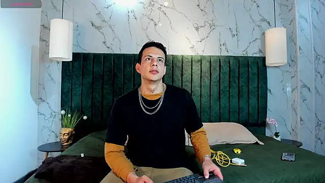 Snapshot of Dustin_Sonne chatting on 11-23-25, 03:39 Dustin Sonne online show from 11-23-25, 03:39