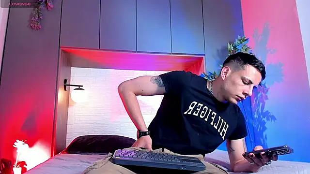 Dustin Sonne online show from 12-21-25, 03:46