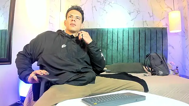 Dustin Sonne online show from 06-10-26, 03:39