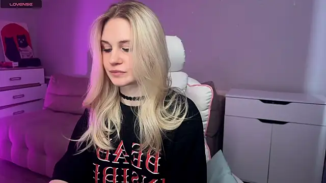 Snapshot of Sofia_Kenwood chatting on 02-20-26, 06:26 Sofia Kenwood online show from 02-20-26, 06:26