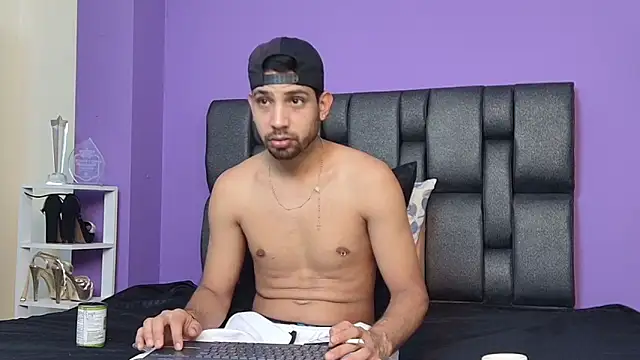 ashtoncooperr online show from 10-06-25, 06:49