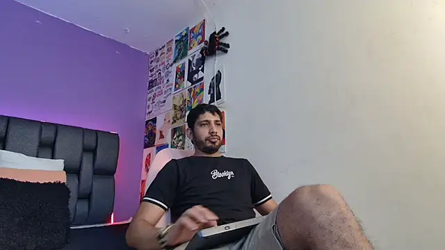 ashtoncooperr online show from 11-04-25, 07:02