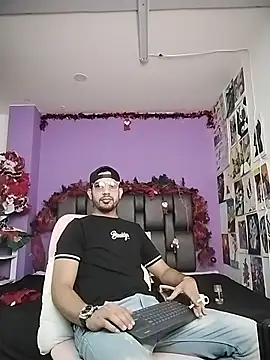 ashtoncooperr online show from 12-21-25, 04:58