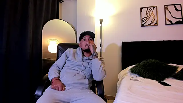 Snapshot of Cefiro93 chatting on 04-07-26, 11:59 Cefiro93 online show from 04-07-26, 11:59