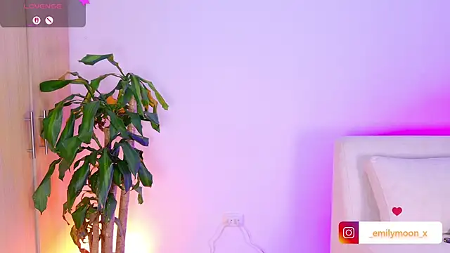 onlyemily  online show from 04-28-26, 02:27