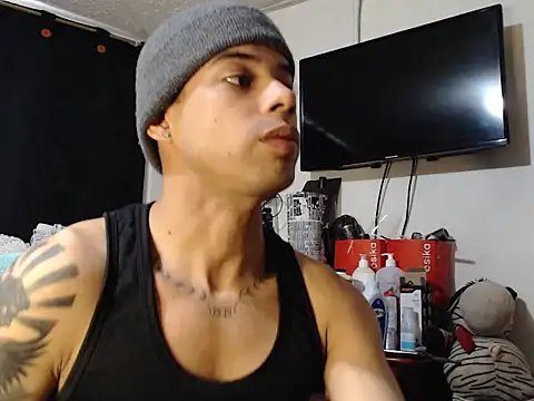 Snapshot of jeampiersexy chatting on 04-15-26, 04:36 jeampiersexy online show from 04-15-26, 04:36