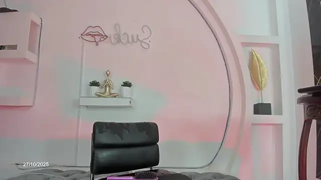 Vicky Hottman online show from 10-28-25, 04:16