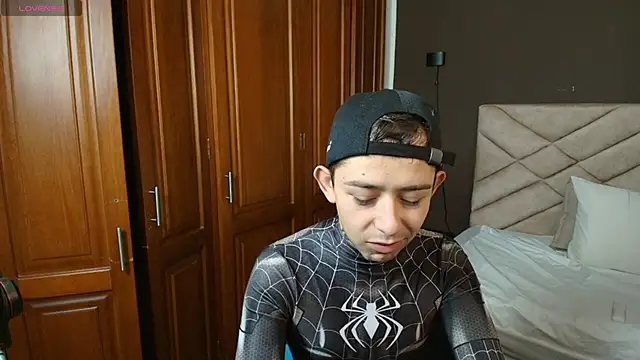 Snapshot of Aleecandrews chatting on 10-31-25, 07:37 Aleecandrews online show from 10-31-25, 07:37