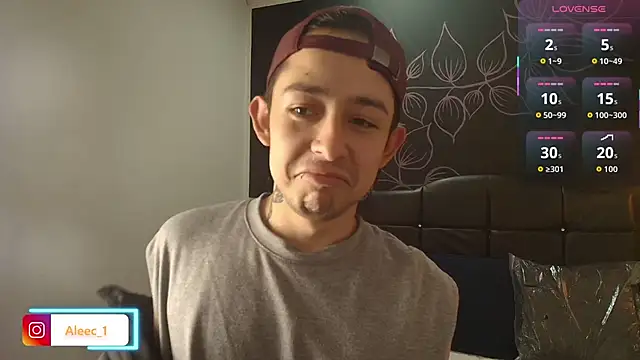 Snapshot of Aleecandrews chatting on 11-19-25, 07:36 Aleecandrews online show from 11-19-25, 07:36