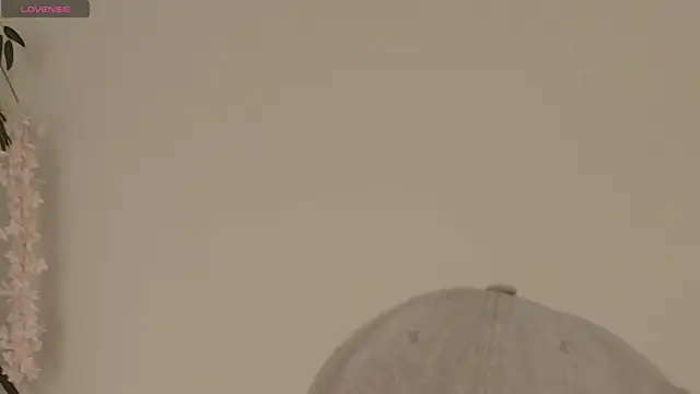 Snapshot of Aleecandrews chatting on 11-25-25, 09:26 Aleecandrews online show from 11-25-25, 09:26