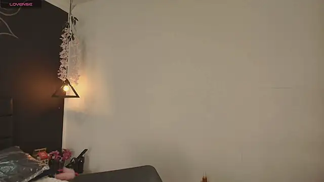 Snapshot of Aleecandrews chatting on 11-26-25, 12:17 Aleecandrews online show from 11-26-25, 12:17