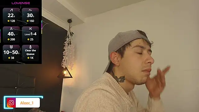 Snapshot of Aleecandrews chatting on 12-02-25, 07:09 Aleecandrews online show from 12-02-25, 07:09