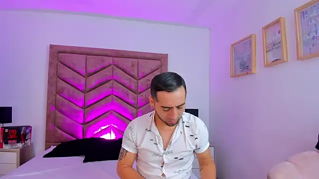 Snapshot of Lushian_ chatting on 09-18-25, 03:14 Lushian  online show from 09-18-25, 03:14