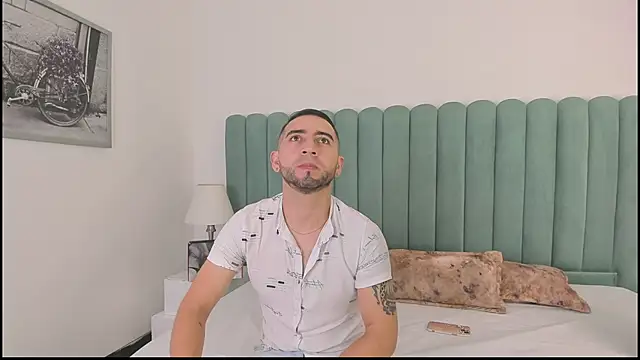 Snapshot of Lushian_ chatting on 10-06-25, 02:47 Lushian  online show from 10-06-25, 02:47