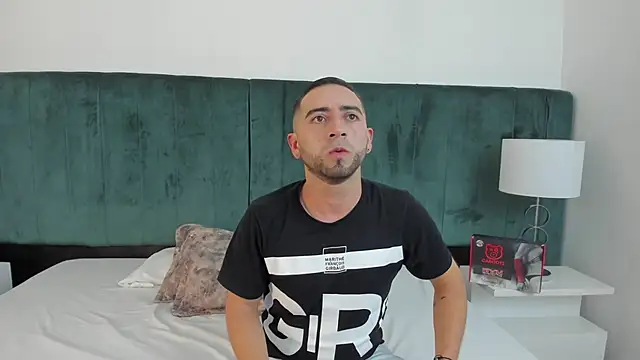 Snapshot of Lushian_ chatting on 11-01-25, 11:18 Lushian  online show from 11-01-25, 11:18