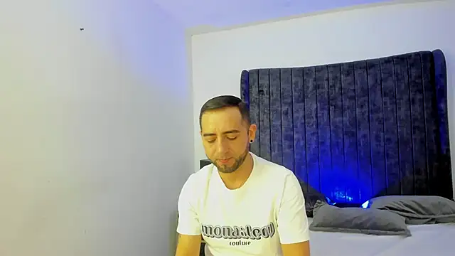 Snapshot of Lushian_ chatting on 06-12-26, 05:23 Lushian online show from 06-12-26, 05:23