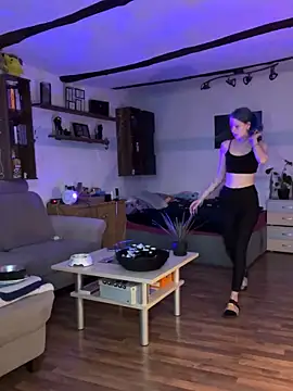 Snapshot of Seductively4_20 chatting on 10-04-25, 04:27 Seductively4 20 online show from 10-04-25, 04:27