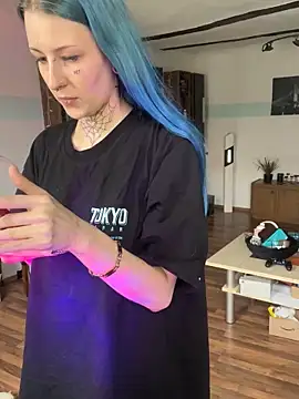 Snapshot of Seductively4_20 chatting on 10-14-25, 01:01 Seductively4 20 online show from 10-14-25, 01:01