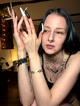 Snapshot of Seductively4_20 chatting on 11-14-25, 11:13 Seductively4 20 online show from 11-14-25, 11:13