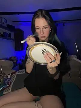 Snapshot of Seductively4_20 chatting on 12-18-25, 04:57 Seductively4 20 online show from 12-18-25, 04:57