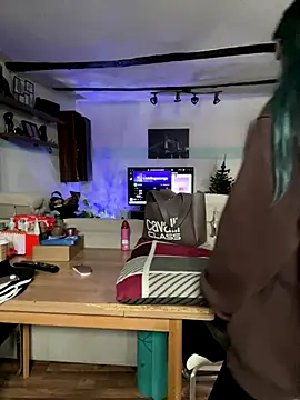 Snapshot of Seductively4_20 chatting on 12-19-25, 11:28 Seductively4 20 online show from 12-19-25, 11:28