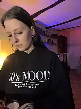 Snapshot of Seductively4_20 chatting on 02-23-26, 06:44 Seductively4 20 online show from 02-23-26, 06:44