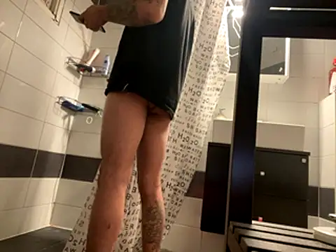 Snapshot of Tholel420 chatting on 11-24-25, 08:41 Tholel420 online show from 11-24-25, 08:41