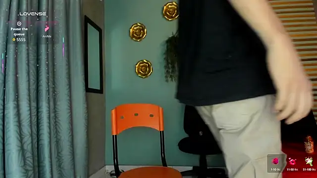 Snapshot of david_huge chatting on 09-19-25, 01:23 david huge online show from 09-19-25, 01:23