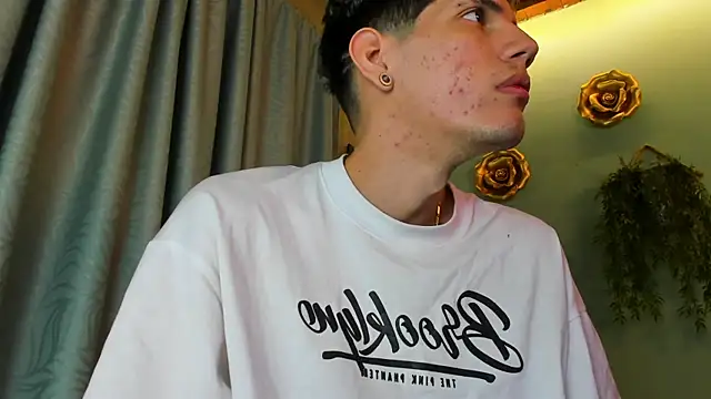 Snapshot of david_huge chatting on 09-23-25, 08:28 david huge online show from 09-23-25, 08:28