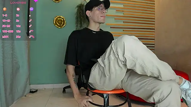 Snapshot of david_huge chatting on 10-02-25, 01:23 david huge online show from 10-02-25, 01:23