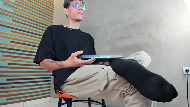 Snapshot of david_huge chatting on 10-17-25, 01:25 david huge online show from 10-17-25, 01:25