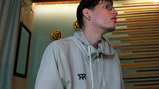 Snapshot of david_huge chatting on 10-21-25, 01:23 david huge online show from 10-21-25, 01:23