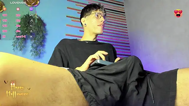 Snapshot of david_huge chatting on 10-23-25, 01:32 david huge online show from 10-23-25, 01:32