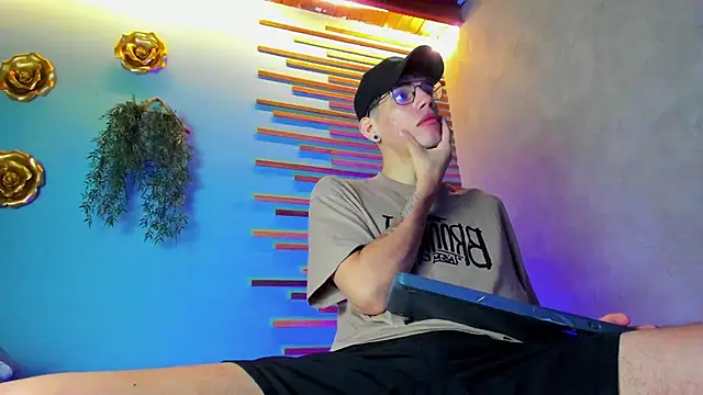 Snapshot of david_huge chatting on 10-24-25, 01:40 david huge online show from 10-24-25, 01:40