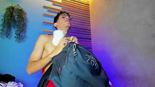 Snapshot of david_huge chatting on 10-25-25, 01:40 david huge online show from 10-25-25, 01:40