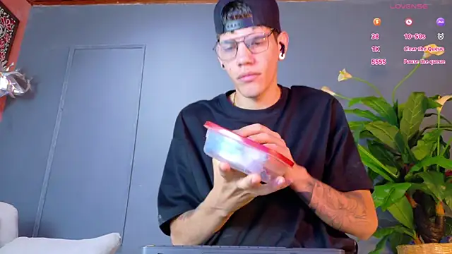 Snapshot of david_huge chatting on 11-07-25, 01:22 david huge online show from 11-07-25, 01:22