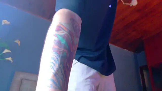 Snapshot of david_huge chatting on 11-15-25, 01:25 david huge online show from 11-15-25, 01:25