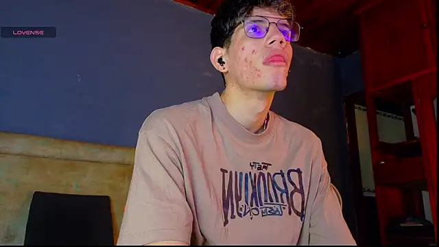 Snapshot of david_huge chatting on 11-20-25, 01:22 david huge online show from 11-20-25, 01:22