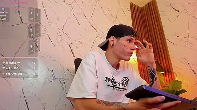 Snapshot of david_huge chatting on 11-22-25, 01:26 david huge online show from 11-22-25, 01:26