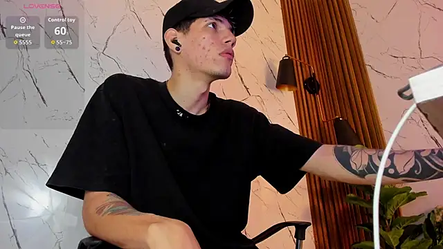 Snapshot of david_huge chatting on 11-24-25, 01:38 david huge online show from 11-24-25, 01:38