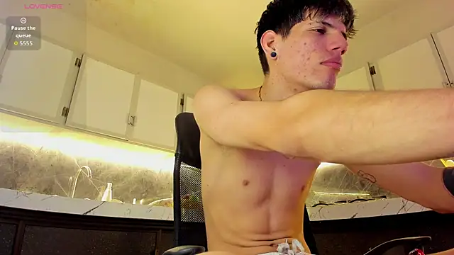 Snapshot of david_huge chatting on 11-27-25, 01:24 david huge online show from 11-27-25, 01:24