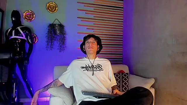 Snapshot of david_huge chatting on 12-14-25, 02:06 david huge online show from 12-14-25, 02:06