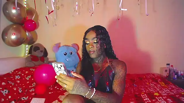 Snapshot of pink_7777 chatting on 11-14-25, 01:43 pink 7777 online show from 11-14-25, 01:43