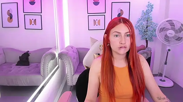 Snapshot of Alicia_leclair chatting on 11-22-25, 07:02 Alicia leclair online show from 11-22-25, 07:02